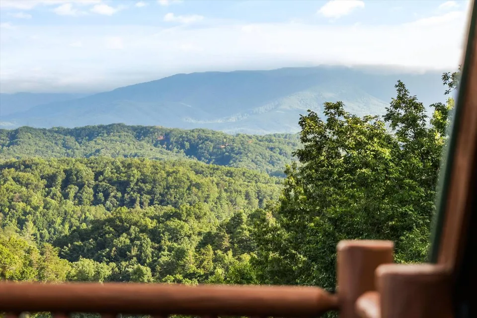 Things to Do in Pigeon Forge: A Local Guide from Our Cabin